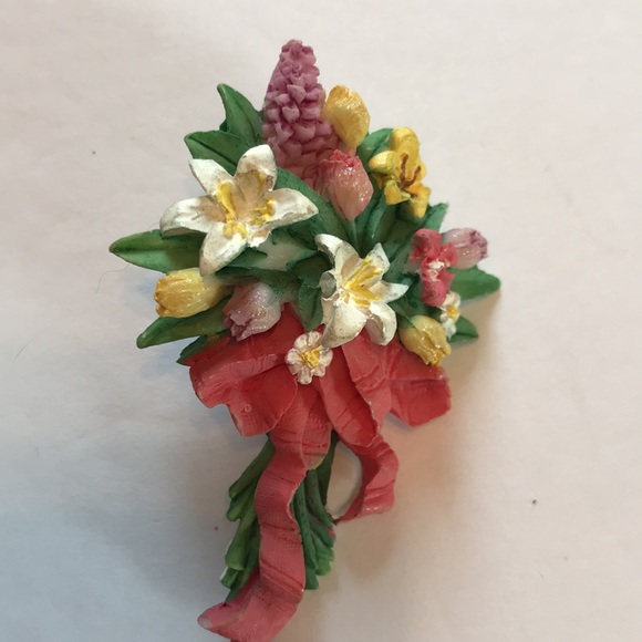 Easter Pins Plastic Vintage Spring Holiday Celebration - Picture 8 of 9